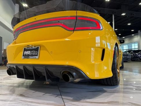 Used 2017 Dodge Charger R/T RWD image 10