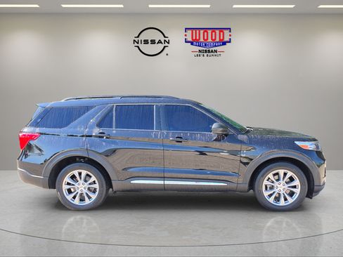 Used 2020 Ford Explorer XLT w/ Equipment Group 202A AWD/4WD image 2