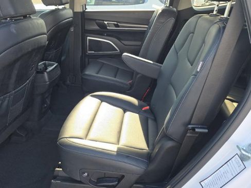 Used 2025 Kia Telluride S FWD image 14