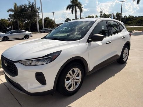 Used 2023 Ford Escape FWD image 2
