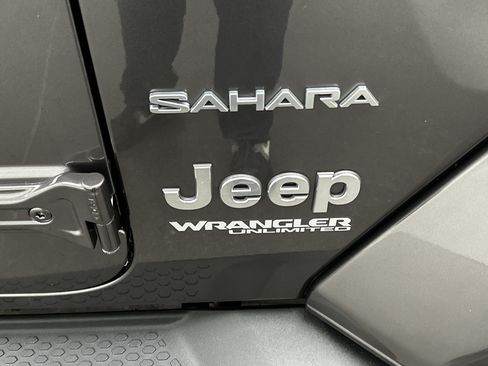 Used 2021 Jeep Wrangler Unlimited Sahara AWD/4WD image 14
