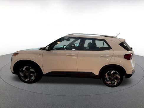 Used 2026 Hyundai Venue SEL FWD image 7