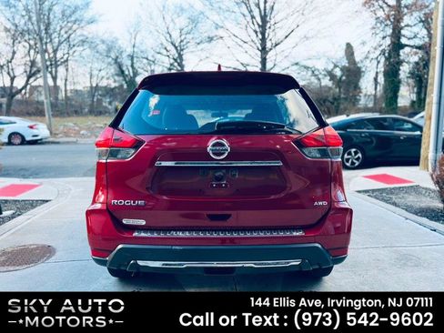 Used 2017 Nissan Rogue S image 5