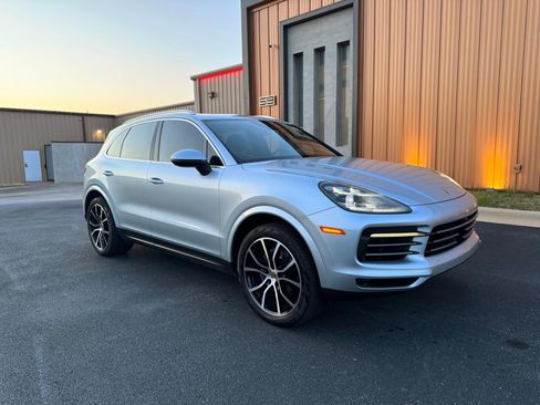 Used 2019 Porsche Cayenne AWD/4WD image 2