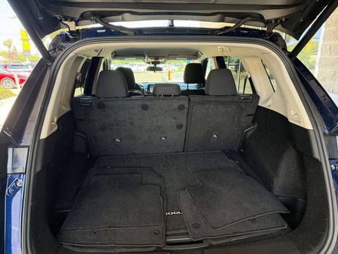 Used 2025 Nissan Rogue SV FWD image 33