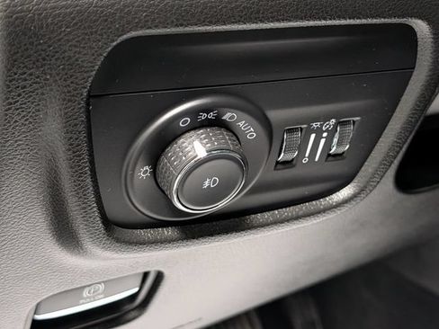 Used 2023 Jeep Grand Cherokee Overland w/ Adv Protech Group III AWD/4WD image 18