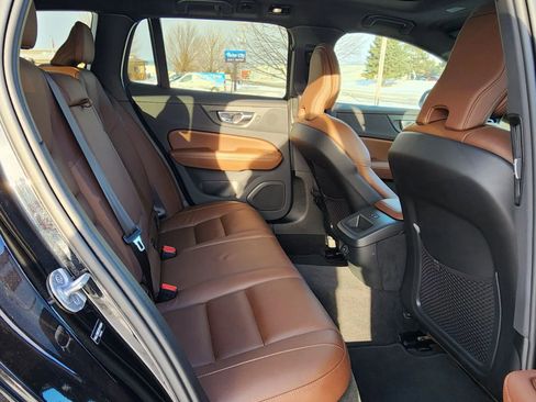 Used 2025 Volvo V60 B5 Cross Country Plus image 19