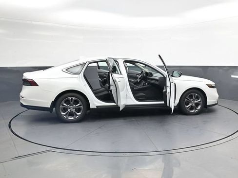 Used 2024 Honda Accord EX image 39