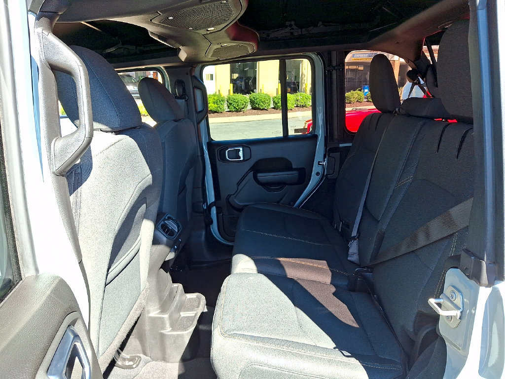 Used 2024 Jeep Wrangler Unlimited w/ Convenience Group AWD/4WD image 10