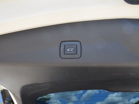 Used 2022 Chevrolet TrailBlazer RS w/ Sun and Liftgate Package AWD/4WD image 47