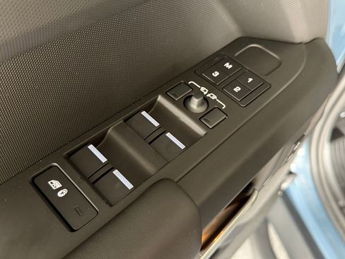 Used 2026 Land Rover Defender 110 X-Dynamic SE AWD/4WD image 11