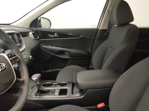 Used 2019 Kia Sorento LX image 17