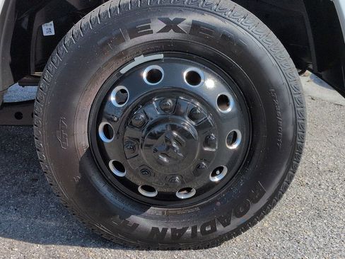 Used 2025 RAM 3500 Laramie AWD/4WD image 11
