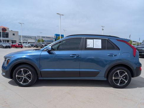 Certified 2025 Kia Niro EX FWD image 2