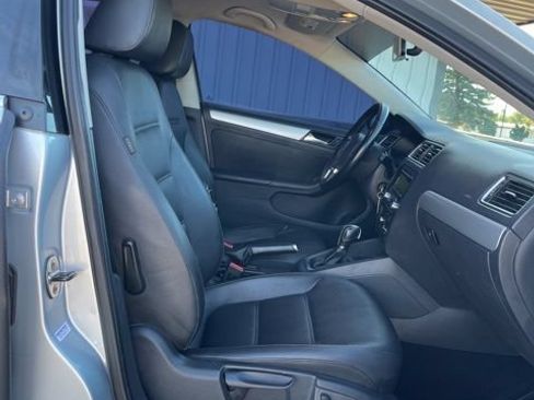 Used 2013 Volkswagen Jetta SE FWD image 40