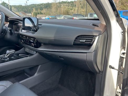 Used 2021 Nissan Rogue Platinum AWD/4WD image 28