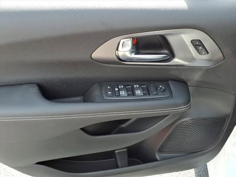 New 2026 Chrysler Pacifica Select FWD image 12