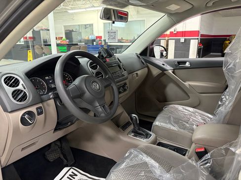 Used 2011 Volkswagen Tiguan S image 20