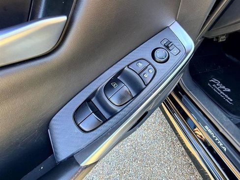 Used 2025 Nissan Sentra SR w/ Midnight Edition image 17