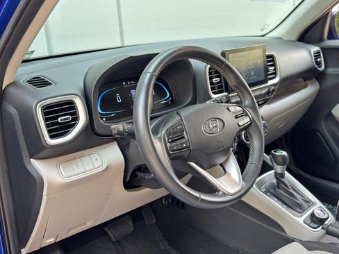 Used 2023 Hyundai Venue SEL FWD image 13