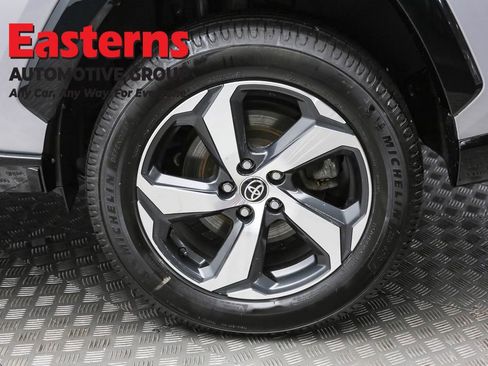 Used 2022 Toyota RAV4 SE image 8