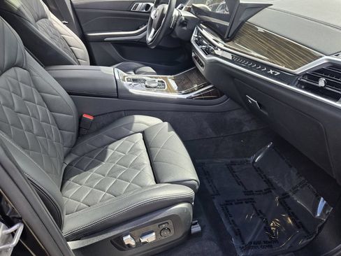 Used 2024 BMW X7 xDrive40i w/ Premium Package AWD/4WD image 16