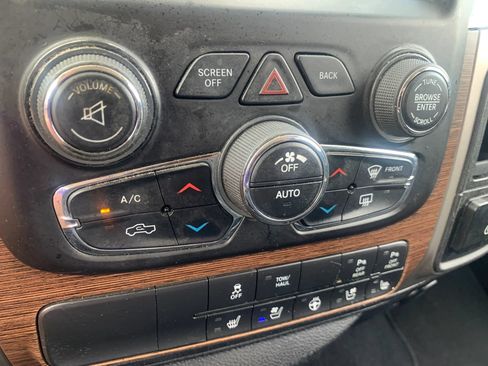 Used 2018 RAM 1500 Laramie w/ Convenience Group AWD/4WD image 26