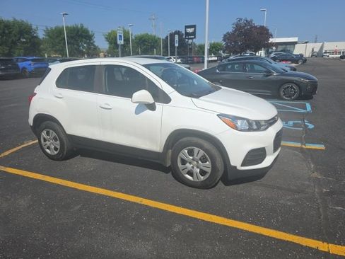 Used 2018 Chevrolet Trax LS FWD image 2