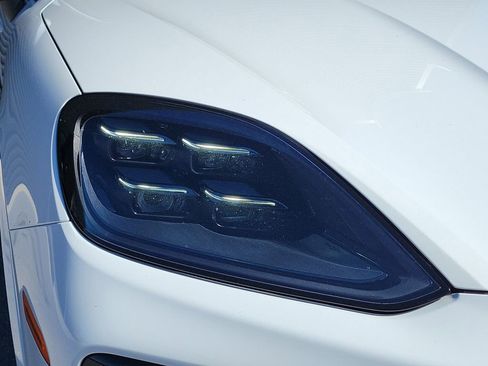 Certified 2025 Porsche Cayenne Coupe image 15