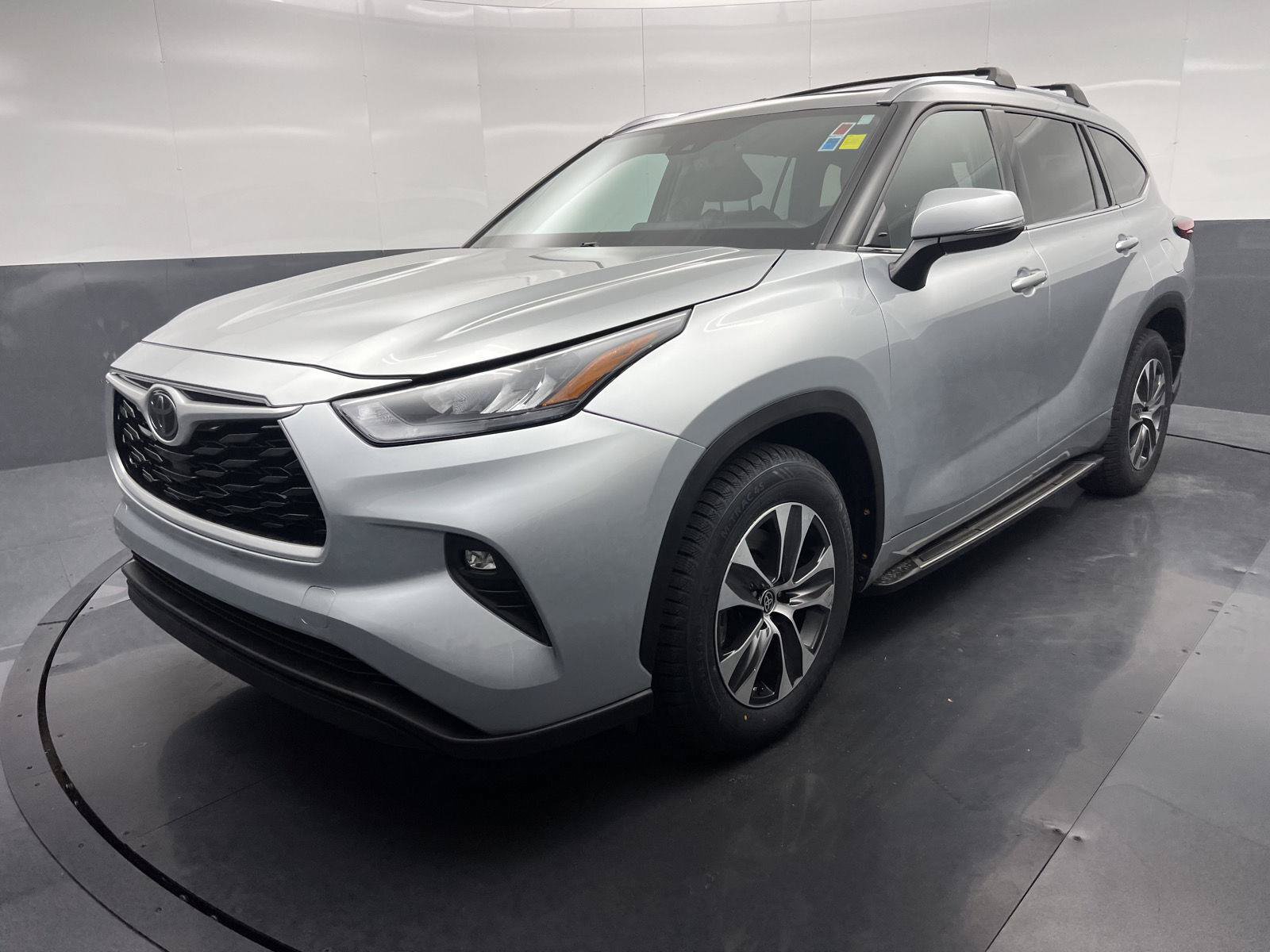 Used 2020 Toyota Highlander XLE FWD image 34
