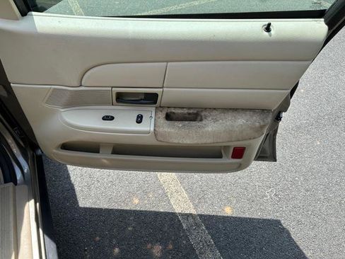 Used 2006 Ford Crown Victoria Police Interceptor image 11