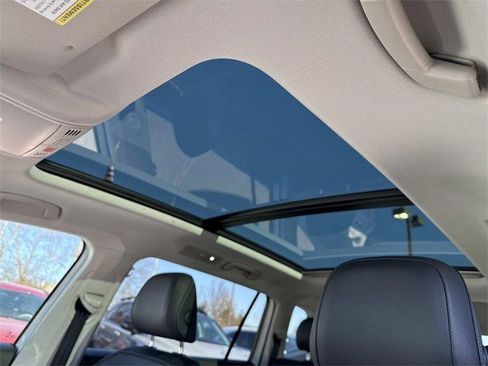 Used 2020 Volkswagen Tiguan SEL image 16