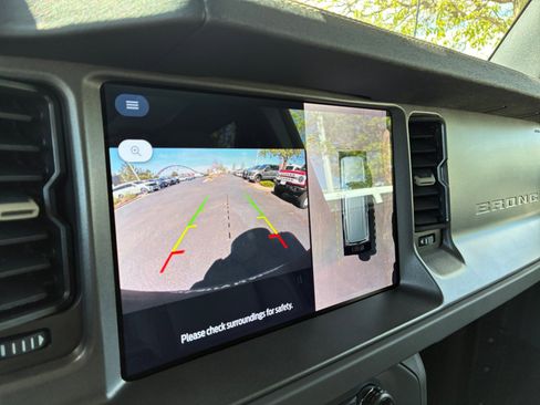 Used 2025 Ford Bronco Badlands image 28