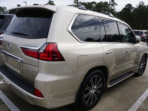 Used 2019 Lexus LX 570 4WD image 3