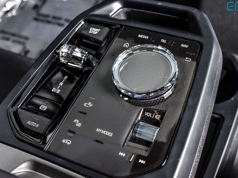 Used 2025 BMW iX M60 image 24