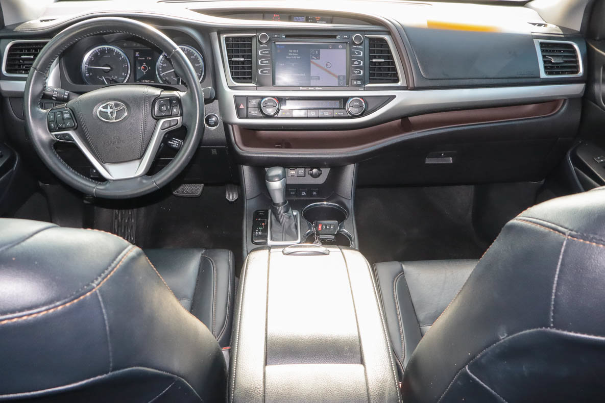 Used 2019 Toyota Highlander XLE AWD/4WD image 10