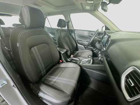Used 2025 Hyundai Venue SEL FWD image 30