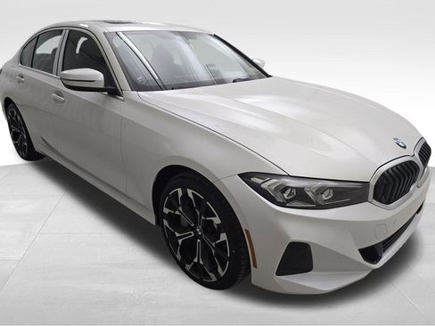 New 2025 BMW 330i xDrive Sedan w/ Convenience Package AWD/4WD image 2