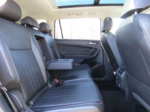 Used 2022 Volkswagen Tiguan SE AWD/4WD image 16