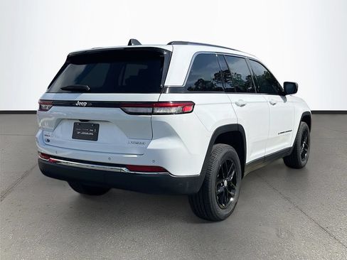 Certified 2023 Jeep Grand Cherokee Laredo AWD/4WD image 7