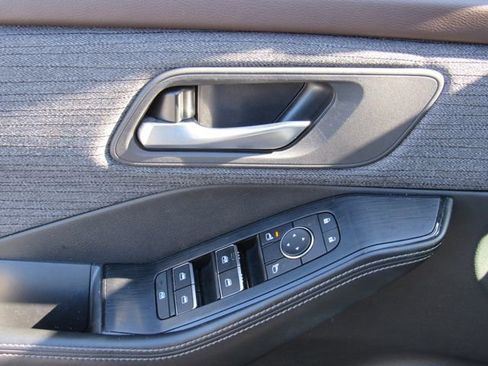 Certified 2023 Nissan Rogue SV image 19