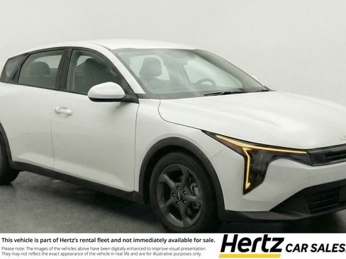 Used 2025 Kia K4 LXS FWD image 1