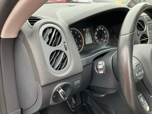 Used 2014 Volkswagen Tiguan SE FWD image 17