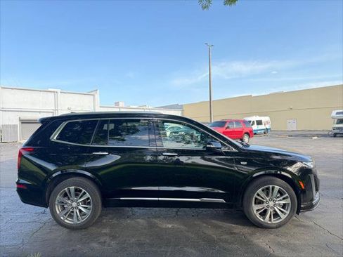 Used 2025 Cadillac XT6 Premium Luxury FWD image 11