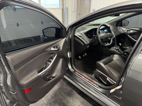 Used 2017 Ford Focus ST w/ Equipment Group 401A image 7
