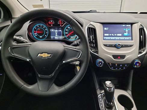 Used 2018 Chevrolet Cruze LS image 22