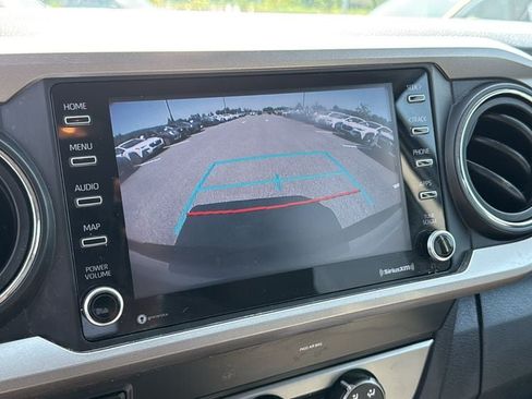 Used 2020 Toyota Tacoma SR5 AWD/4WD image 17