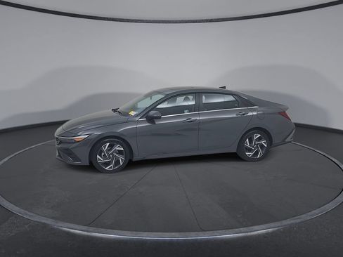 Used 2025 Hyundai Elantra SEL FWD image 10