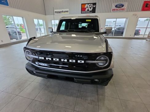 Used 2024 Ford Bronco Outer Banks AWD/4WD image 3