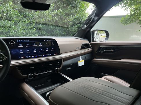 New 2026 Chevrolet Tahoe High Country w/ LPO, Get Active Package AWD/4WD image 25